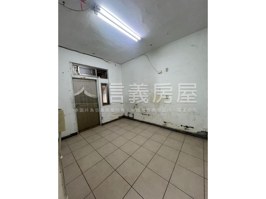 正新東街邊間絕世好店房屋室內格局與周邊環境