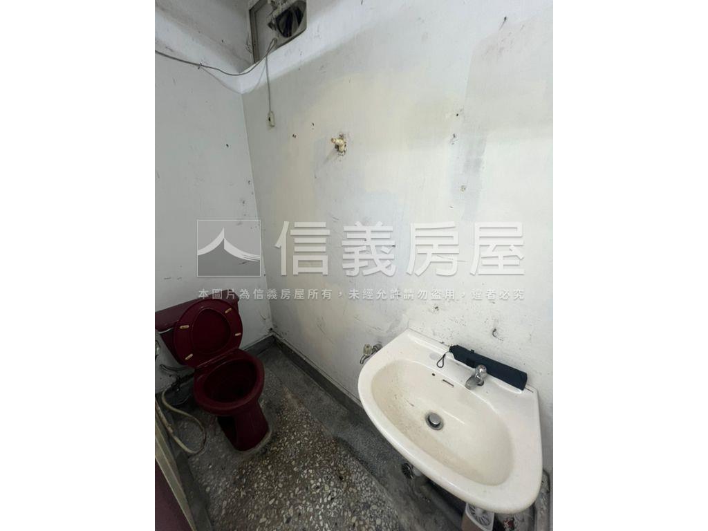 正新東街邊間絕世好店房屋室內格局與周邊環境