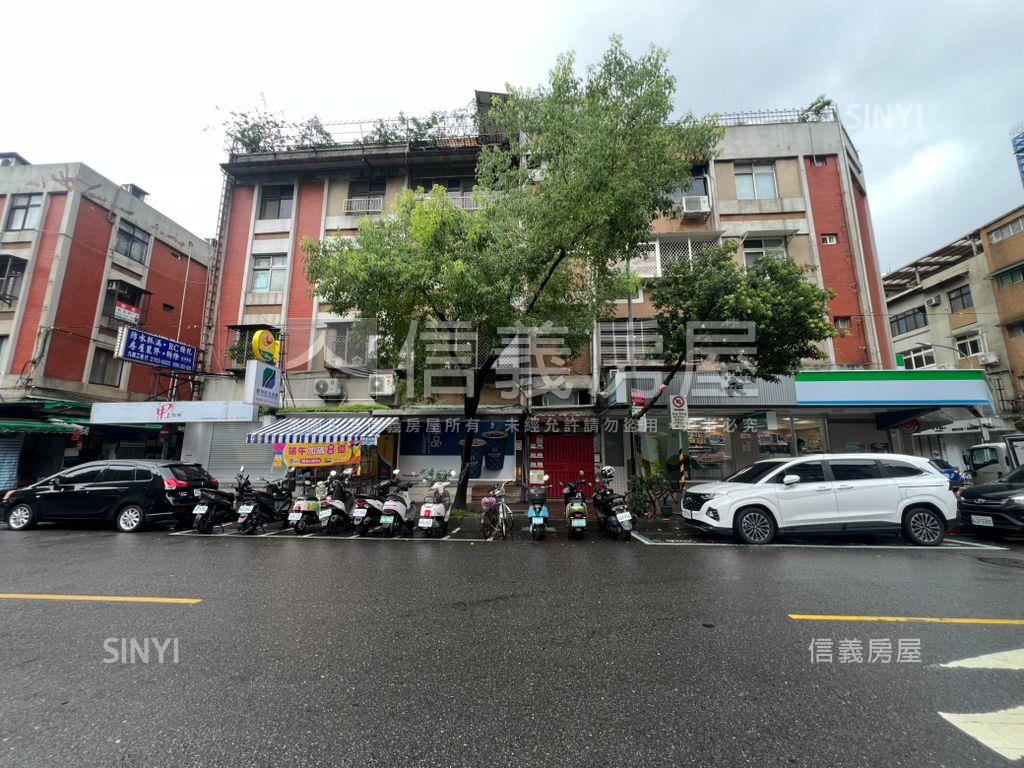 正新東街邊間絕世好店房屋室內格局與周邊環境