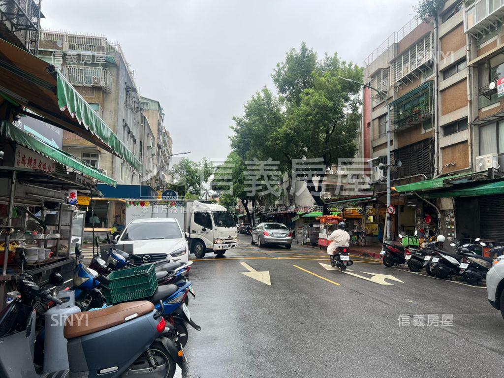 正新東街邊間絕世好店房屋室內格局與周邊環境