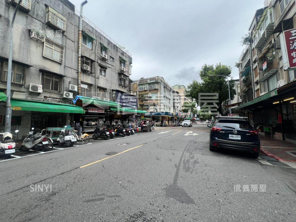 正新東街邊間絕世好店房屋室內格局與周邊環境