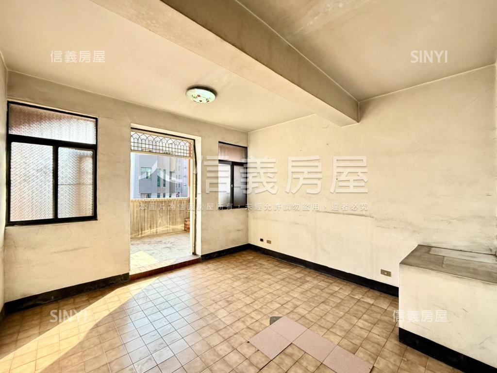 陽明商圈鬧中取靜正路透天房屋室內格局與周邊環境