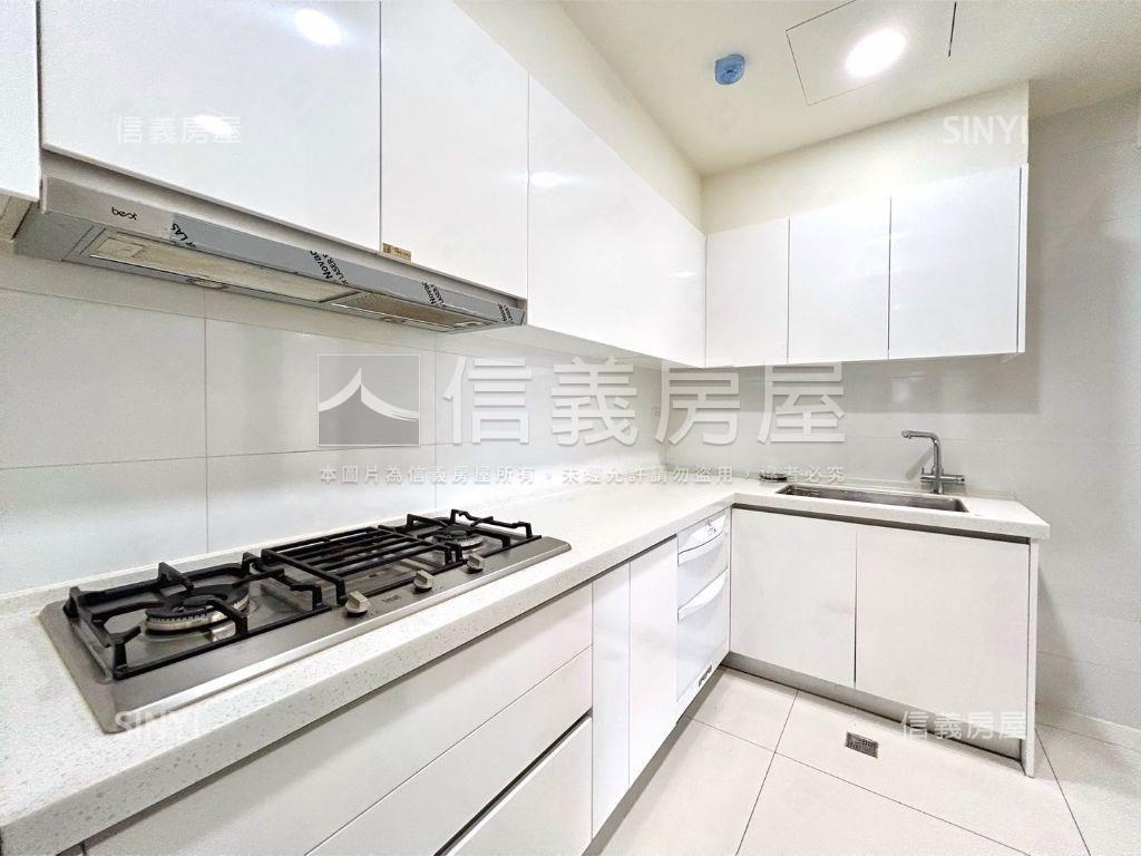高峰匯｜外棟視野採光四房房屋室內格局與周邊環境