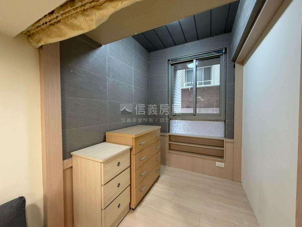 大安附中對面翡麗帶車位房屋室內格局與周邊環境