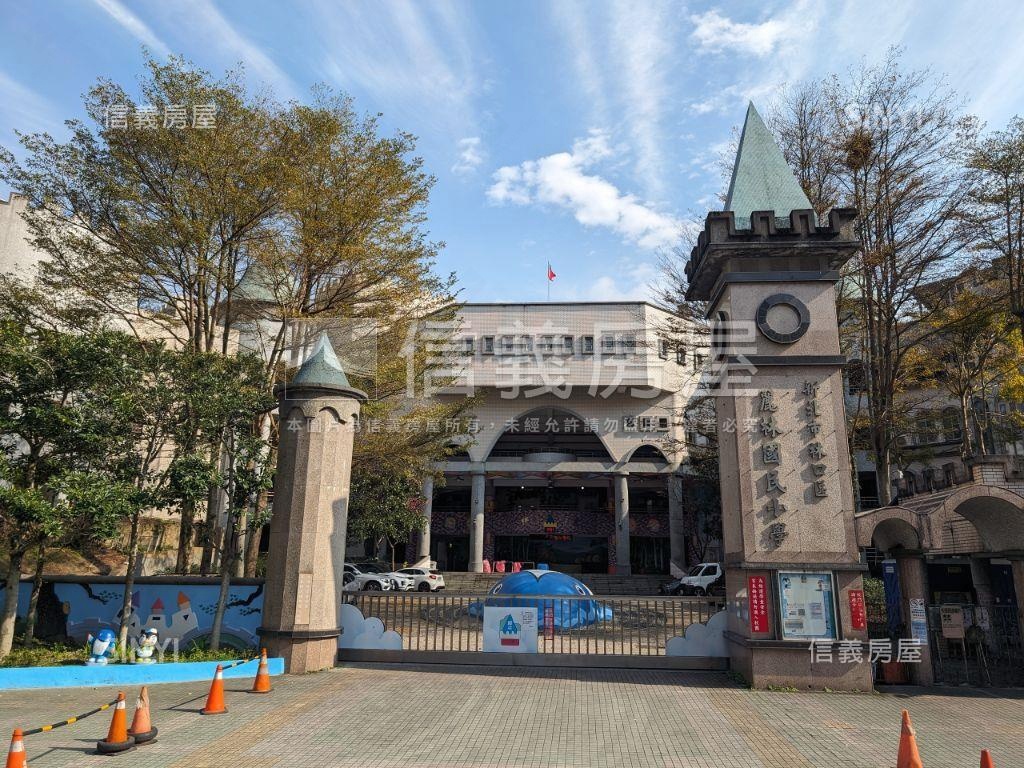 三井附近金店面房屋室內格局與周邊環境