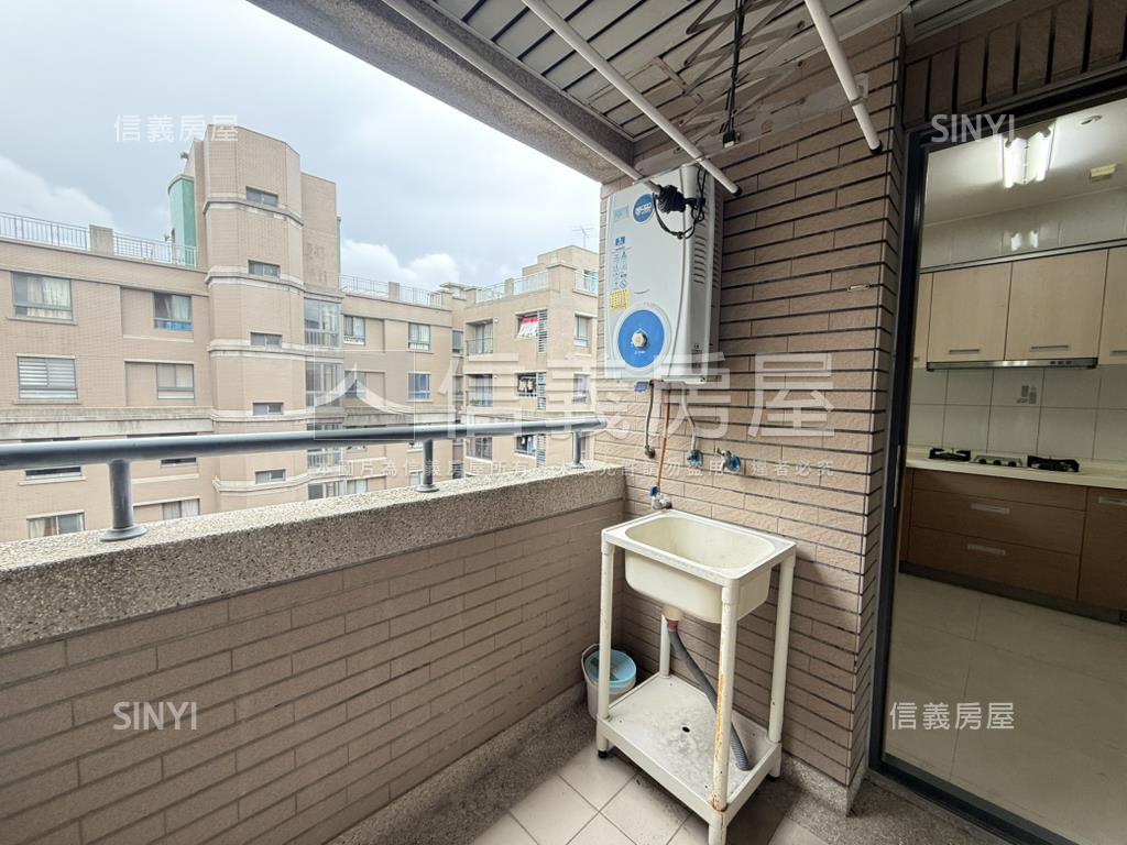 順天新科次頂樓四房平車房屋室內格局與周邊環境