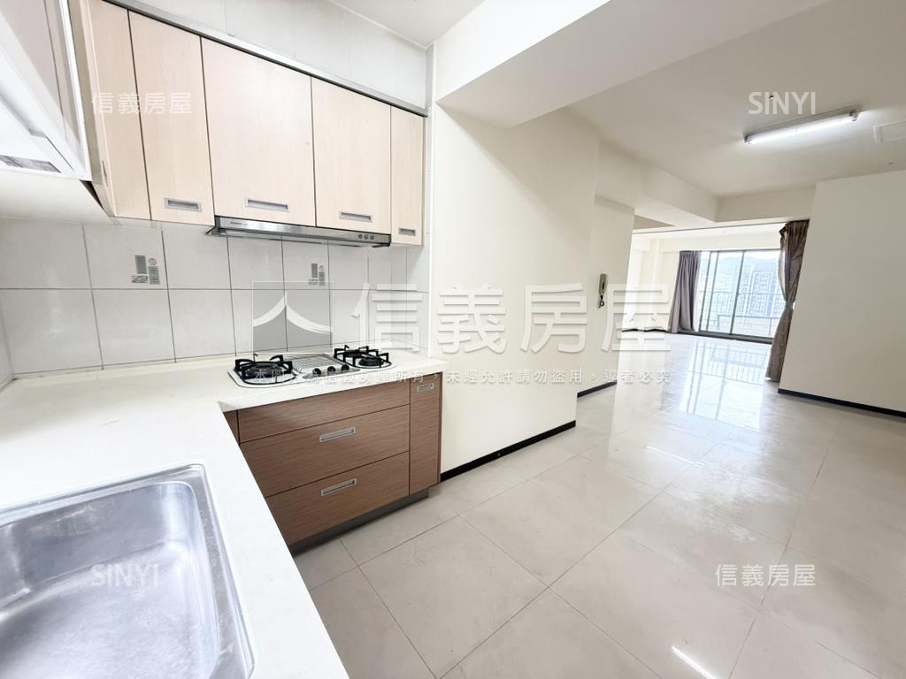 順天新科次頂樓四房平車房屋室內格局與周邊環境