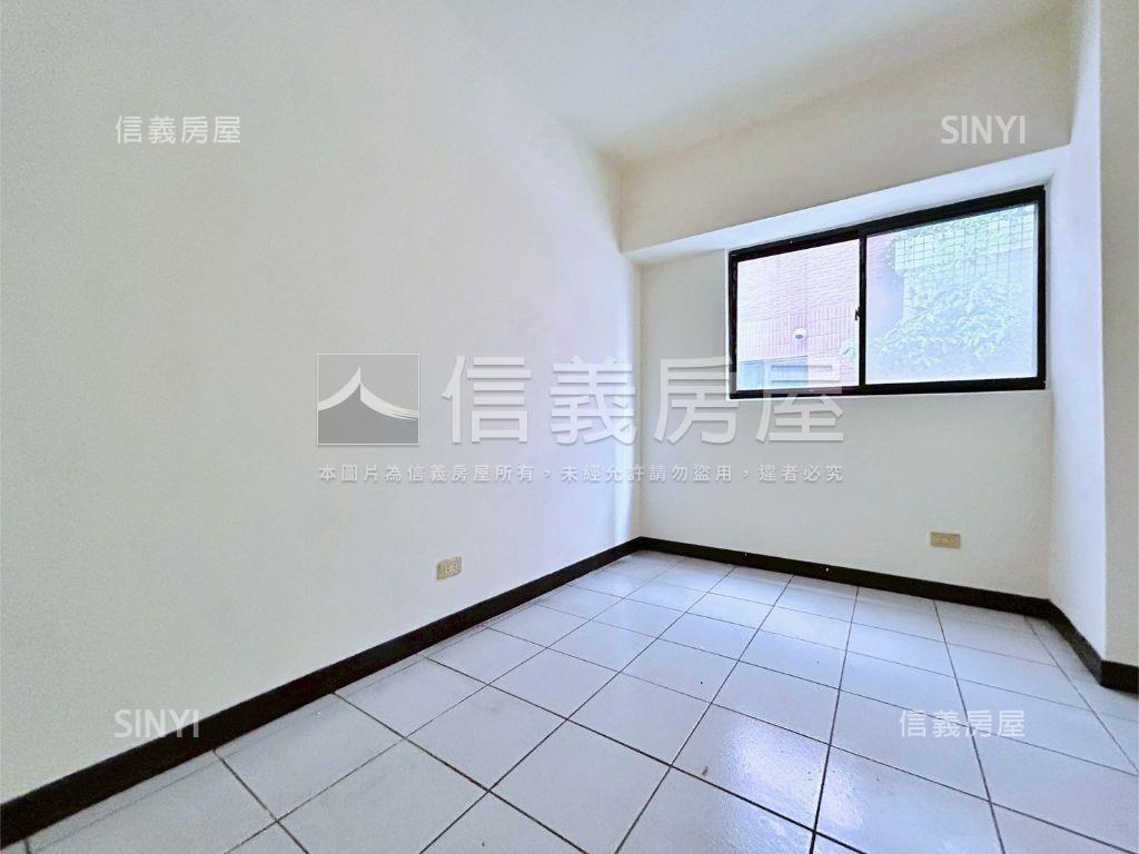 文心凱旋一期四房房屋室內格局與周邊環境