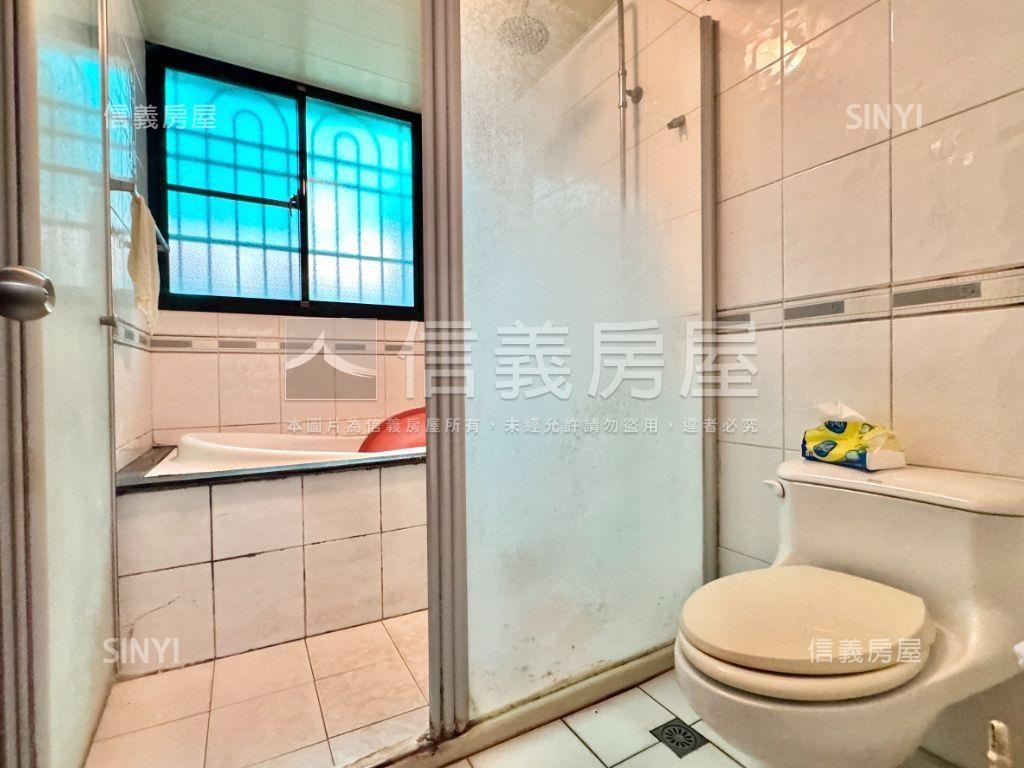仁武八德西路透天金店面房屋室內格局與周邊環境