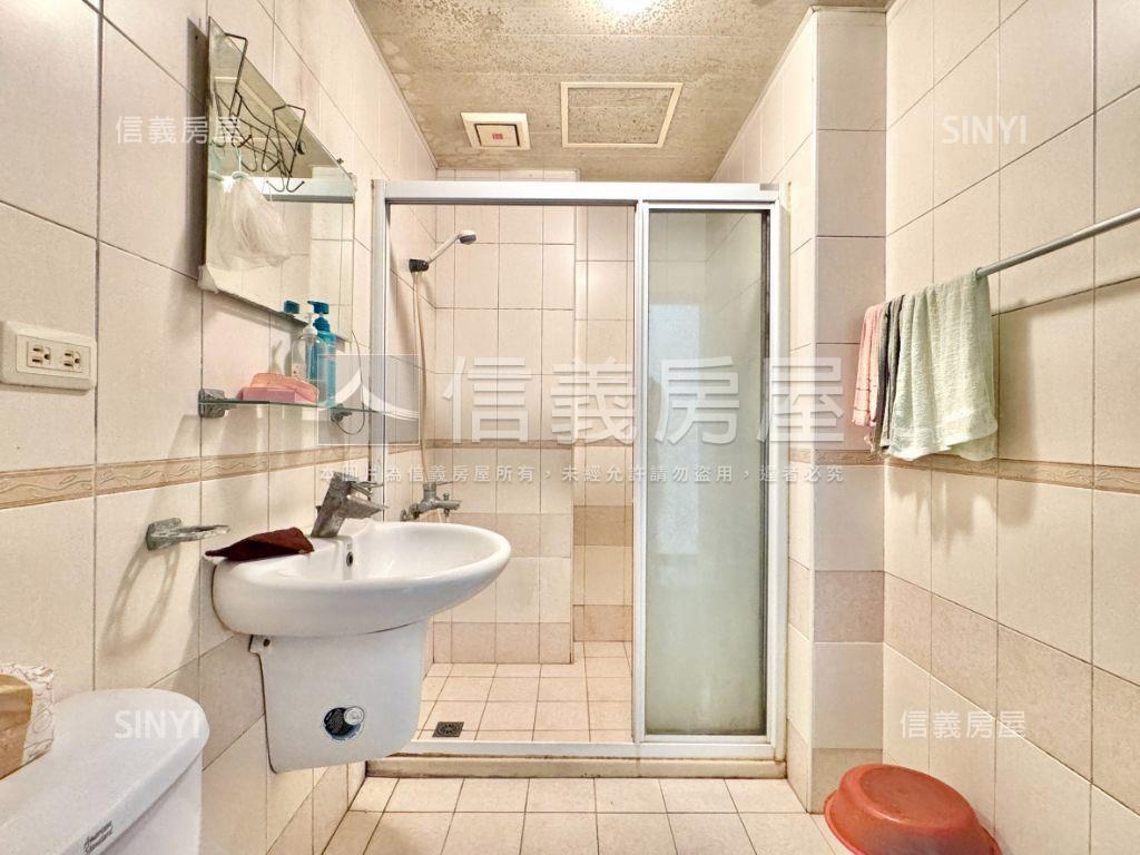 仁武八德西路透天金店面房屋室內格局與周邊環境