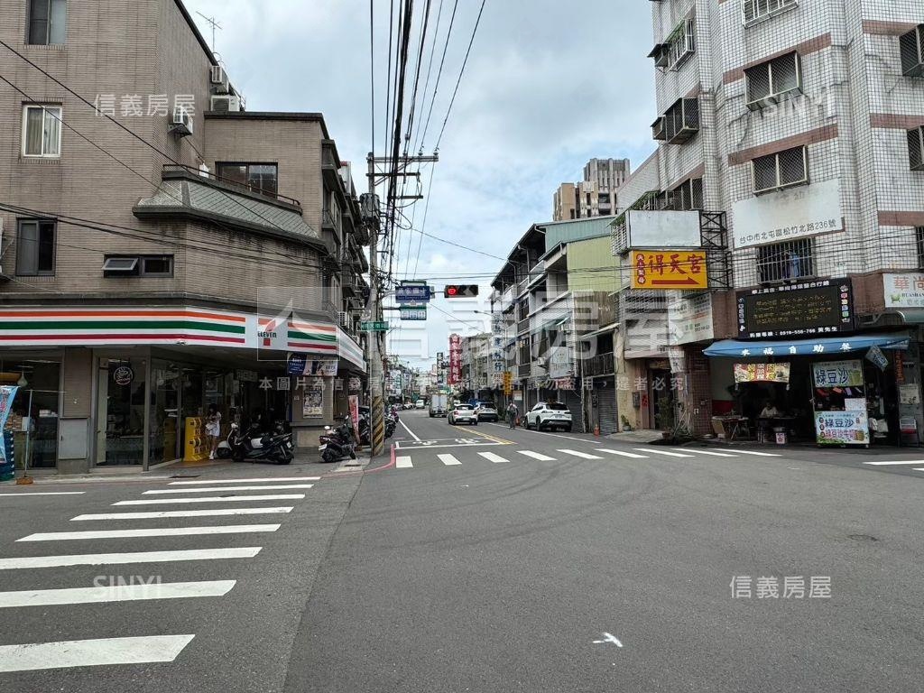 頭家厝顯眼大面寬角間透店房屋室內格局與周邊環境