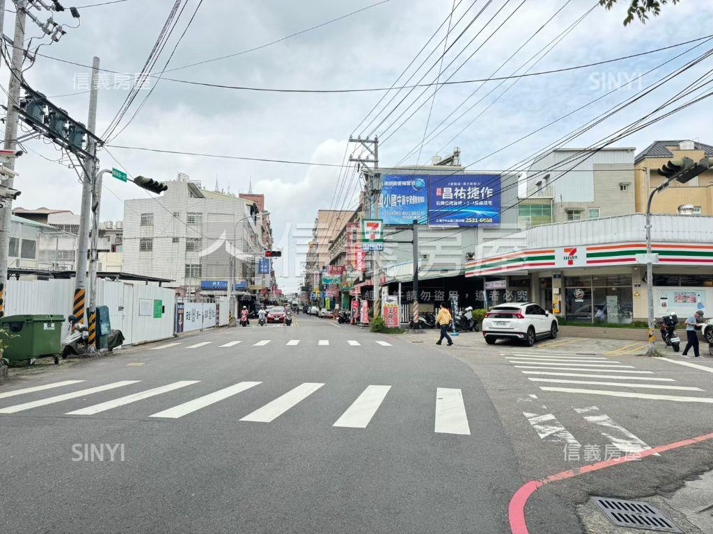 頭家厝顯眼大面寬角間透店房屋室內格局與周邊環境