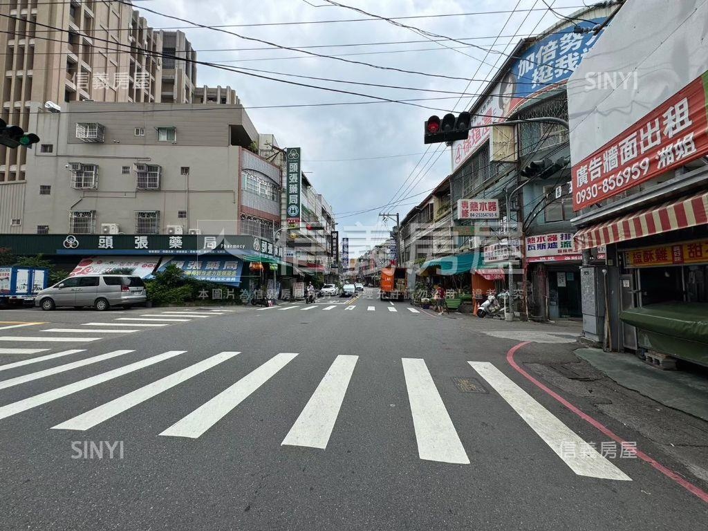 頭家厝顯眼大面寬角間透店房屋室內格局與周邊環境