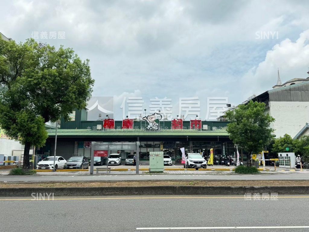 頭家厝顯眼大面寬角間透店房屋室內格局與周邊環境