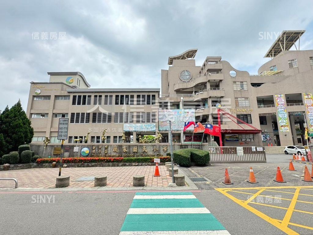 頭家厝顯眼大面寬角間透店房屋室內格局與周邊環境
