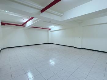 面寬約８米。金店面