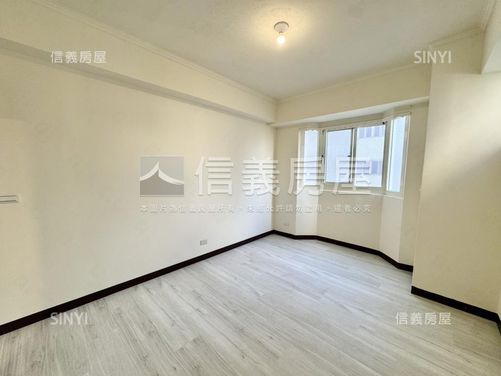 公園景觀大三房房屋室內格局與周邊環境