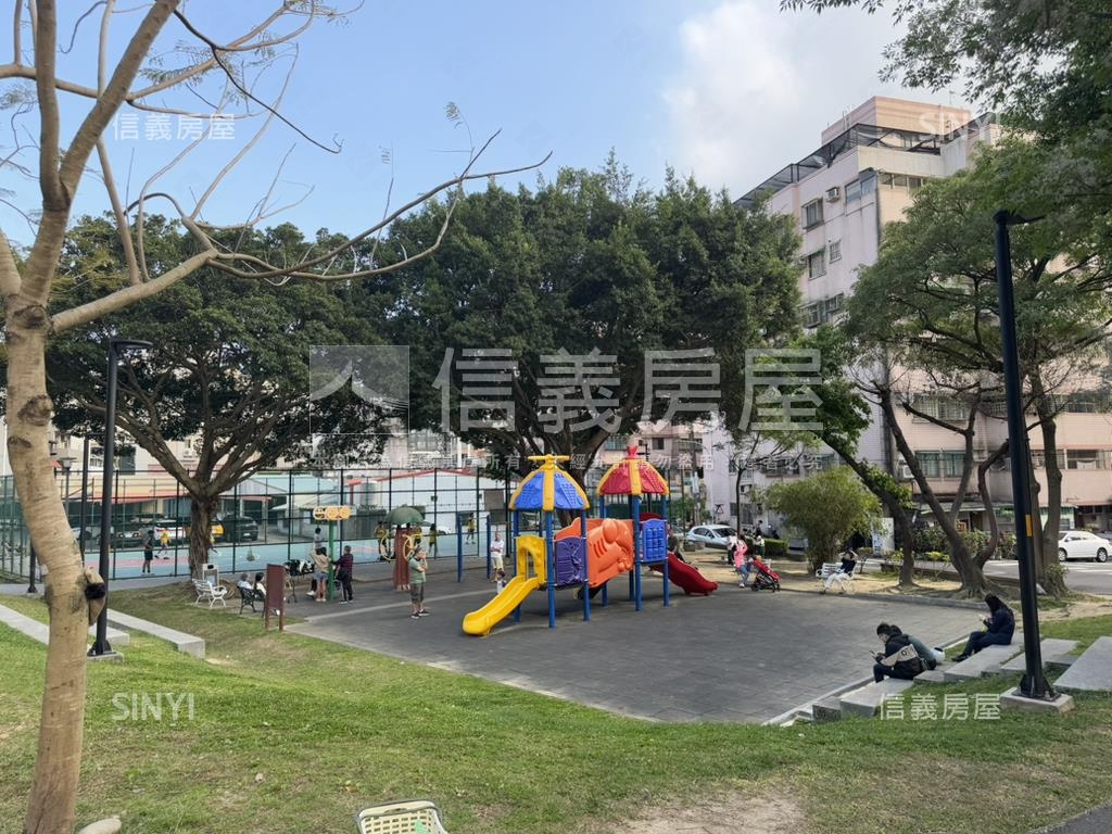 公園景觀大三房房屋室內格局與周邊環境