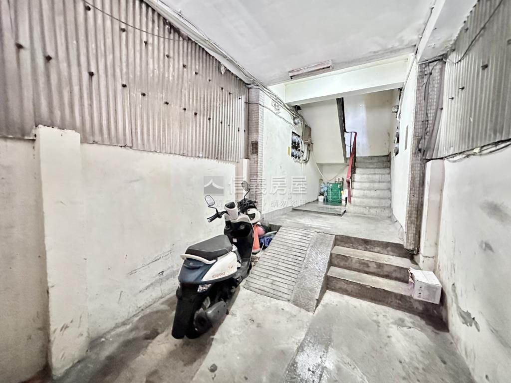 近未來萬大免爬高二樓房屋室內格局與周邊環境