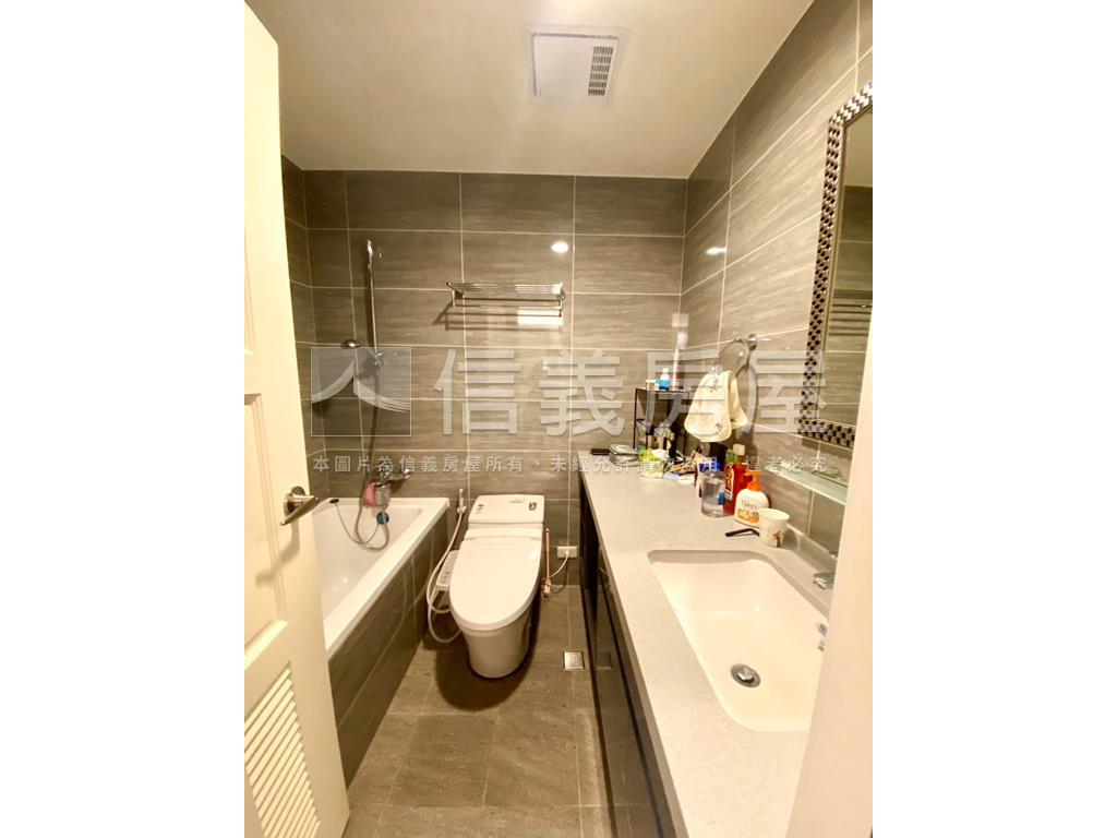 晴悅稀有兩房坡平車位房屋室內格局與周邊環境