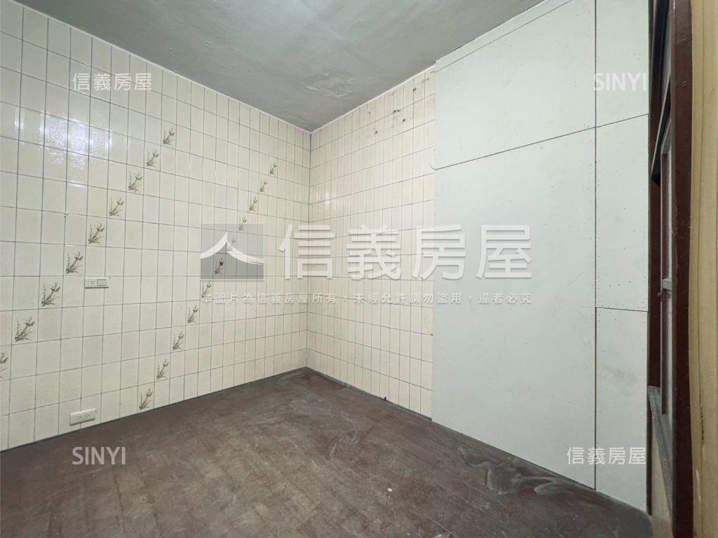 黃金三重站小鋼炮２房美寓房屋室內格局與周邊環境