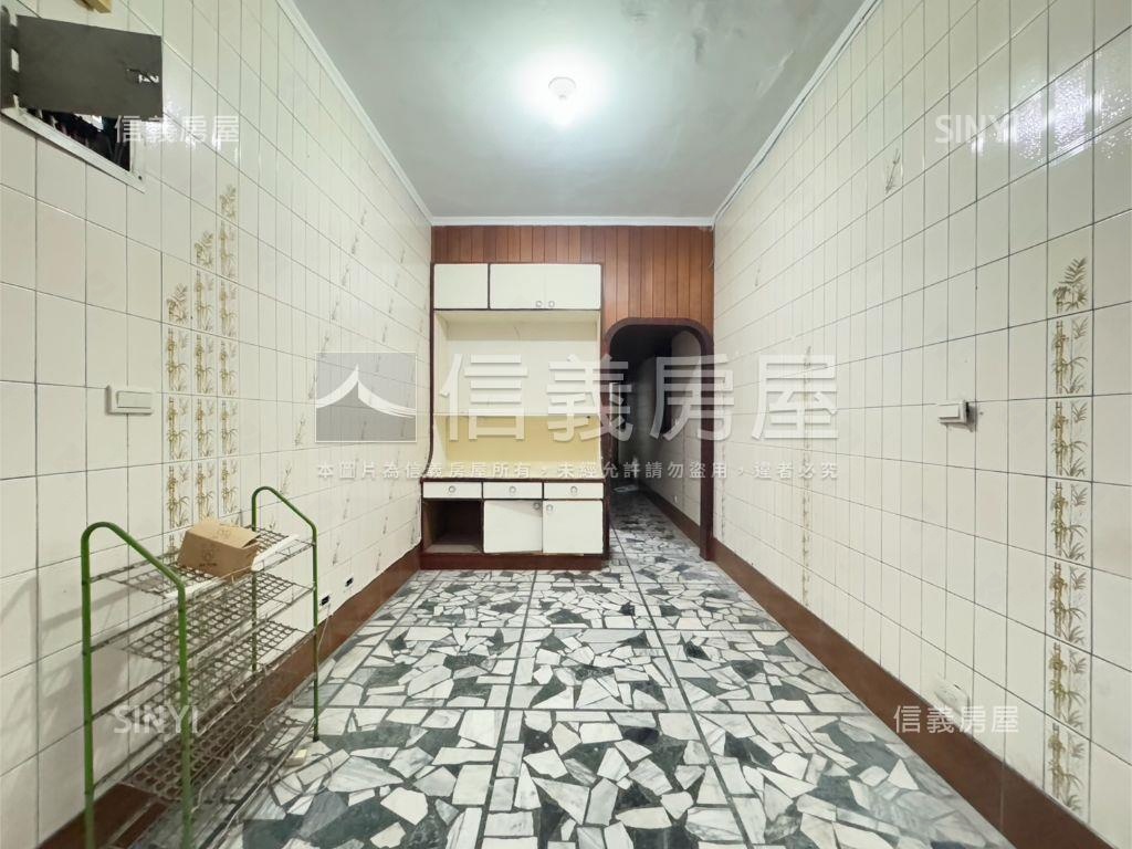 黃金三重站小鋼炮２房美寓房屋室內格局與周邊環境