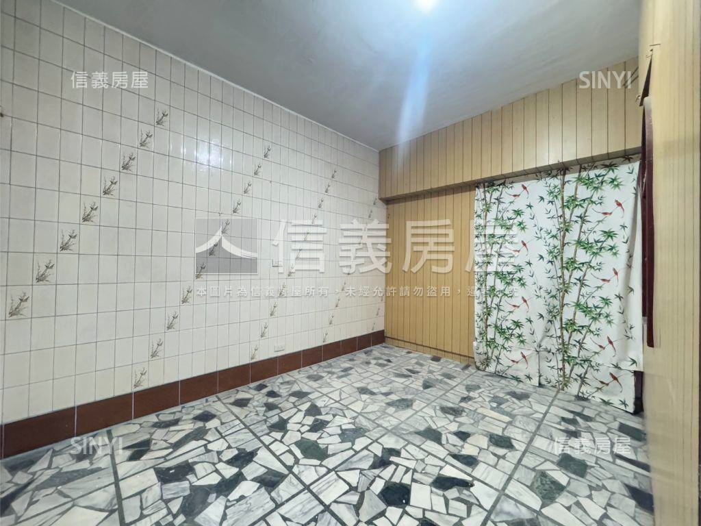 黃金三重站小鋼炮２房美寓房屋室內格局與周邊環境