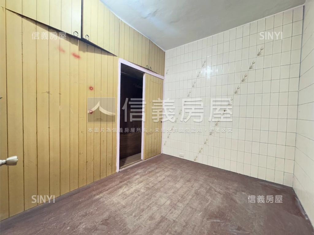 黃金三重站小鋼炮２房美寓房屋室內格局與周邊環境