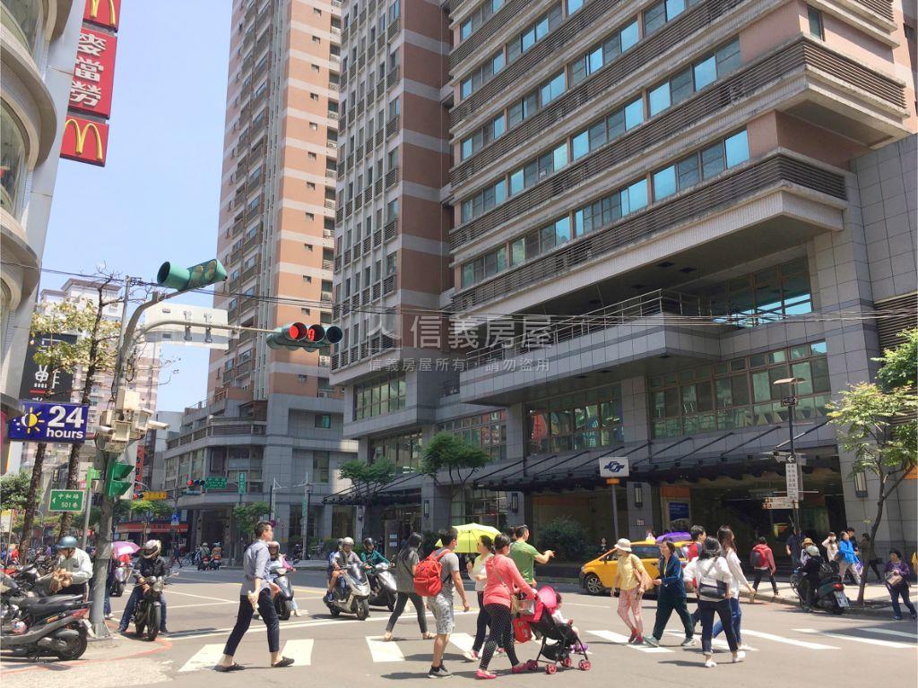 法國臻品三房車位稀有釋出房屋室內格局與周邊環境