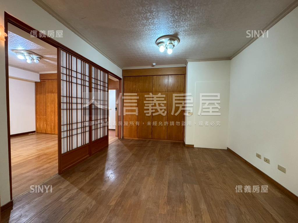 安平４房１室平車房屋室內格局與周邊環境