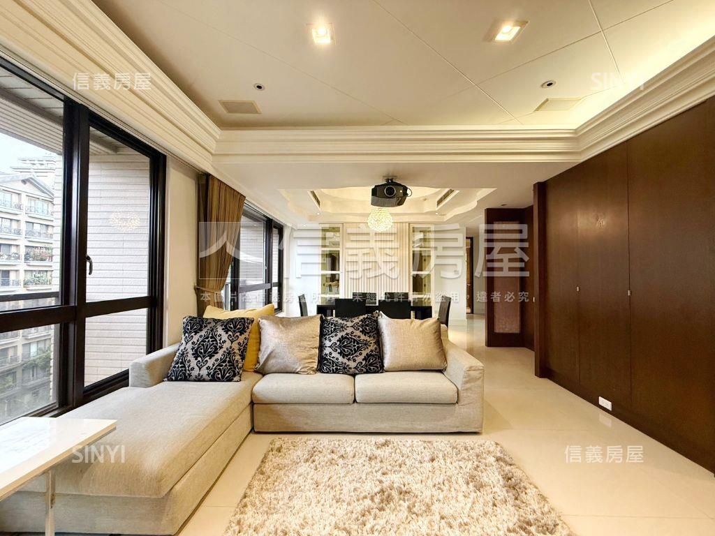 士林電梯三房－坡平車位房屋室內格局與周邊環境