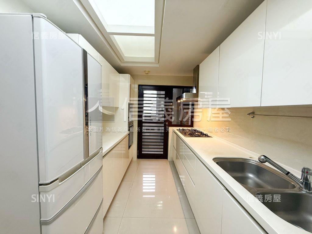 士林電梯三房－坡平車位房屋室內格局與周邊環境