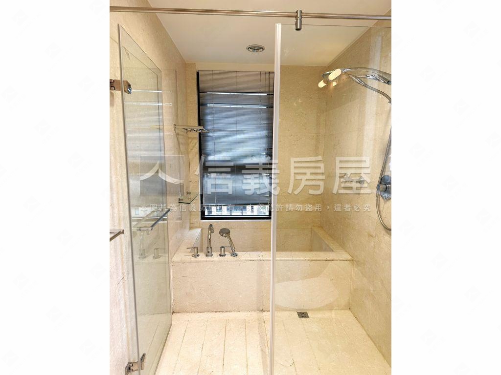 士林電梯三房－坡平車位房屋室內格局與周邊環境