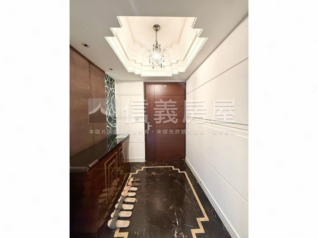 士林電梯三房－坡平車位房屋室內格局與周邊環境