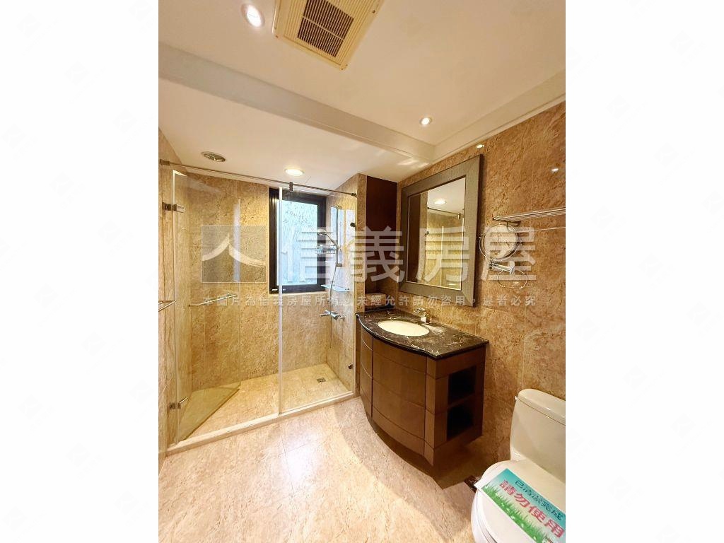 士林電梯三房－坡平車位房屋室內格局與周邊環境