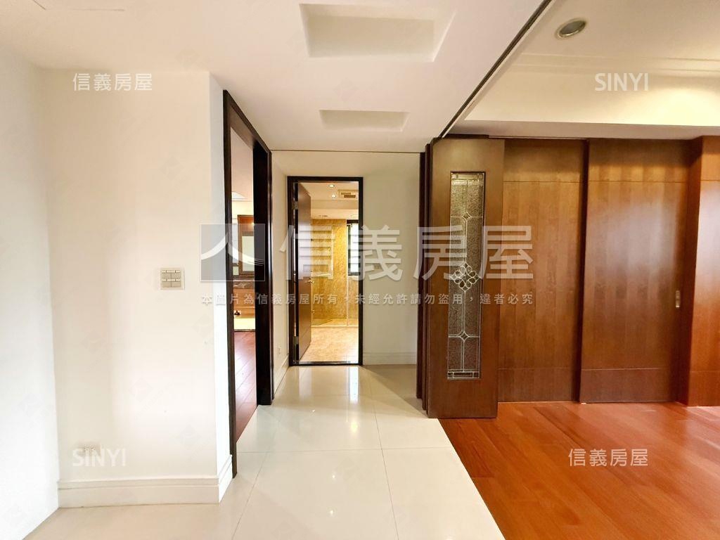 士林電梯三房－坡平車位房屋室內格局與周邊環境