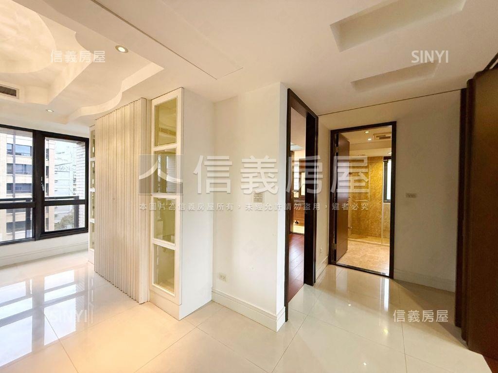 士林電梯三房－坡平車位房屋室內格局與周邊環境