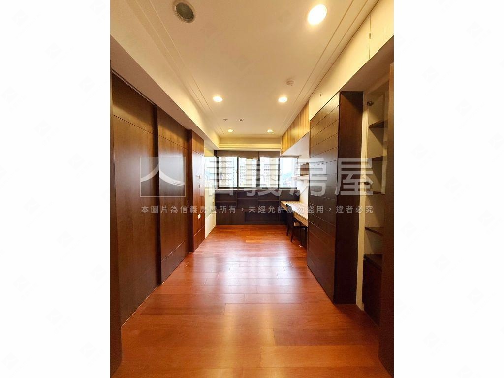 士林電梯三房－坡平車位房屋室內格局與周邊環境