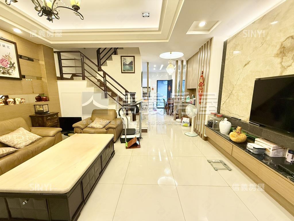 頂新特區霸氣角窗車墅房屋室內格局與周邊環境