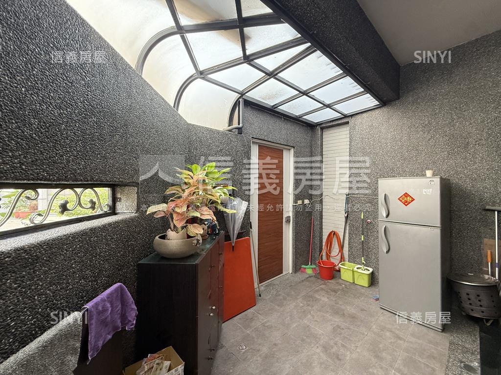 頂新特區霸氣角窗車墅房屋室內格局與周邊環境