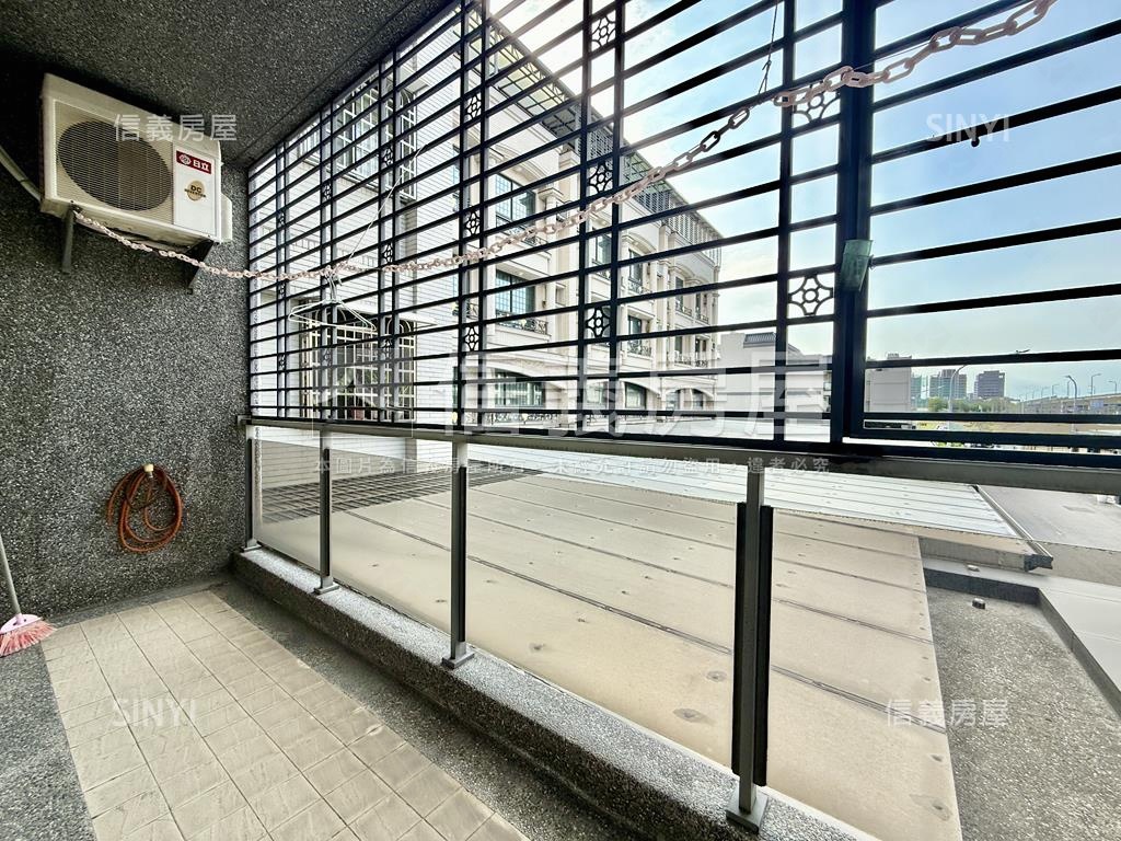 頂新特區霸氣角窗車墅房屋室內格局與周邊環境