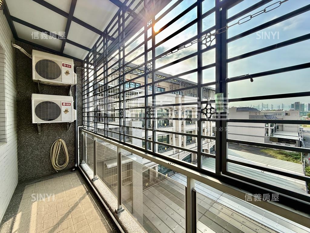 頂新特區霸氣角窗車墅房屋室內格局與周邊環境