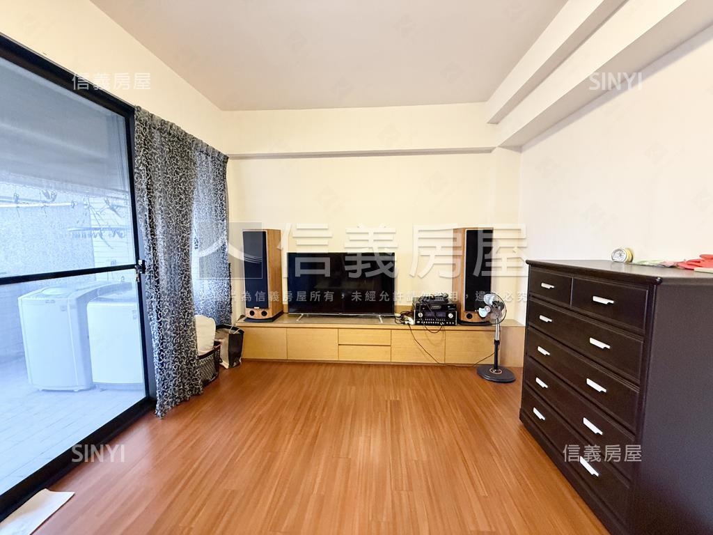 頂新特區霸氣角窗車墅房屋室內格局與周邊環境