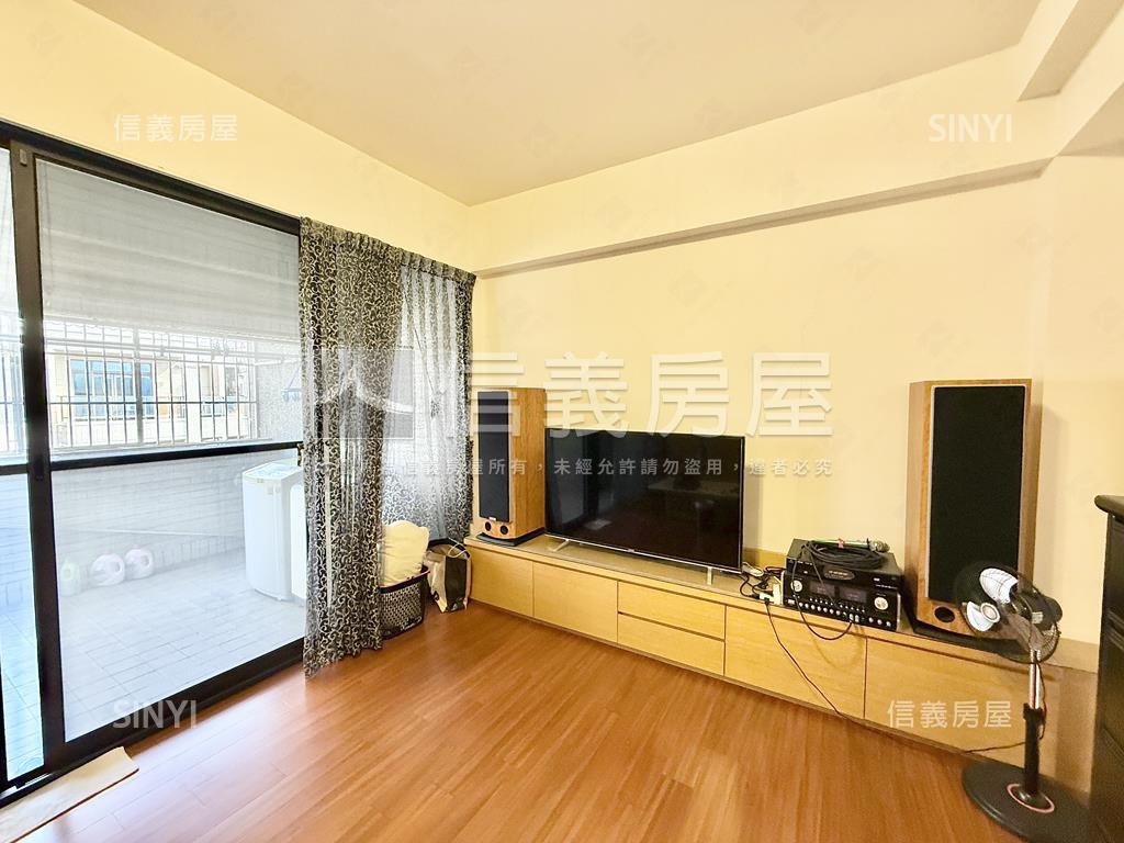 頂新特區霸氣角窗車墅房屋室內格局與周邊環境