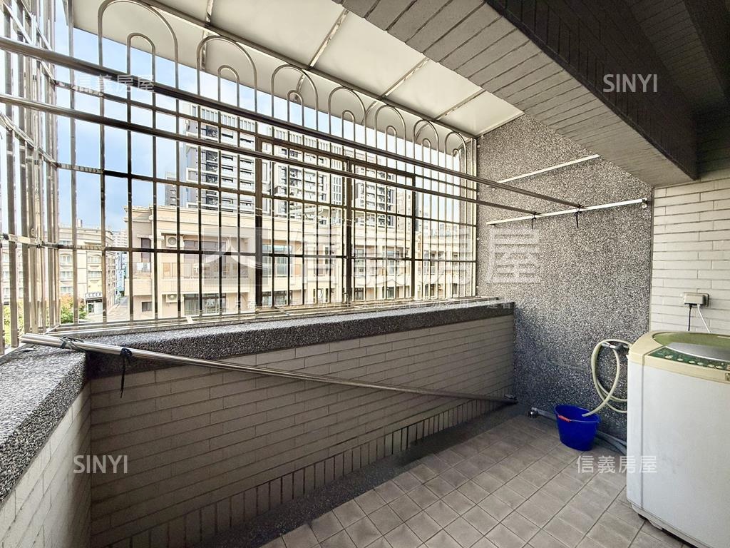 頂新特區霸氣角窗車墅房屋室內格局與周邊環境