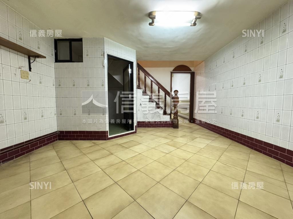 朝南！邊間！低總成家透天房屋室內格局與周邊環境