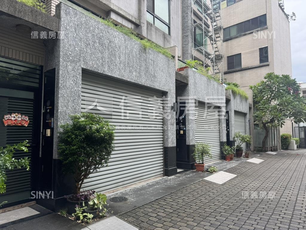 虎尾寮晴川東成街雙車墅房屋室內格局與周邊環境