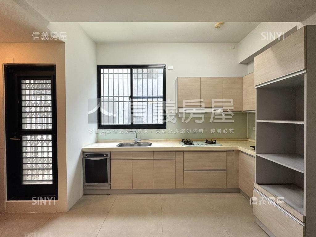 虎尾寮晴川東成街雙車墅房屋室內格局與周邊環境