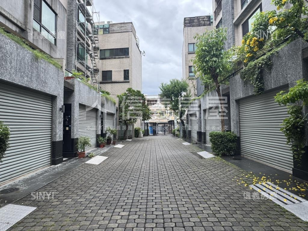 虎尾寮晴川東成街雙車墅房屋室內格局與周邊環境