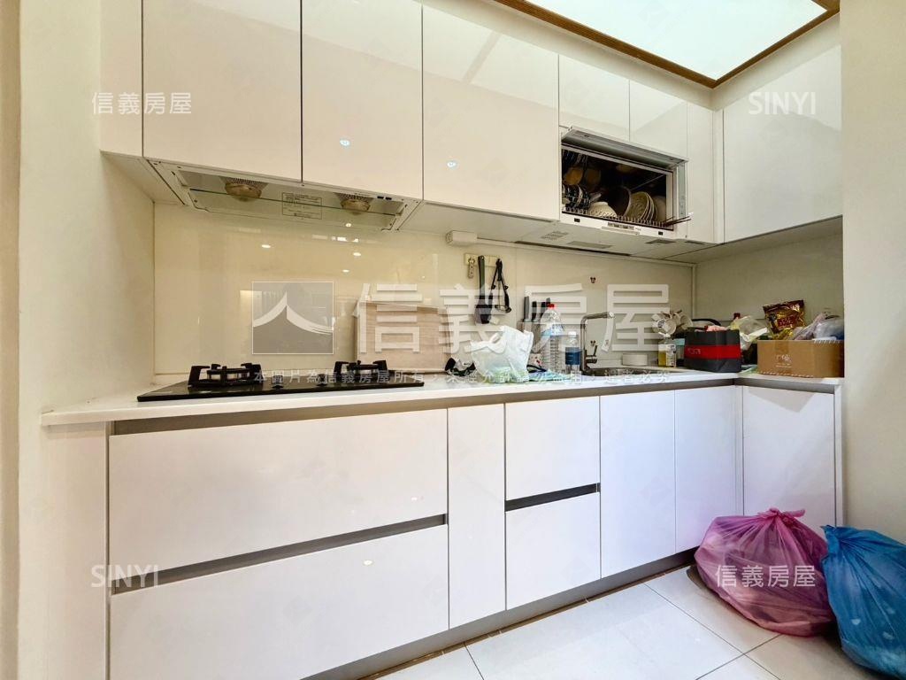 滙世界三房平車房屋室內格局與周邊環境